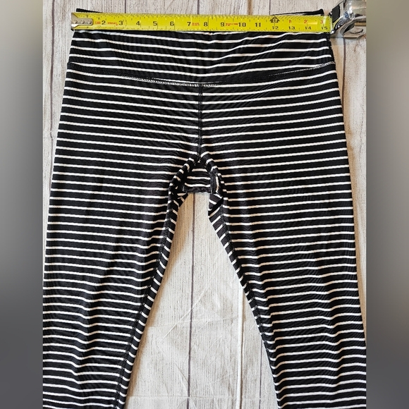 Scorpio Sol •Size Medium• Black White Striped 25.5 Inch Length Yoga Legging - Picture 5 of 6